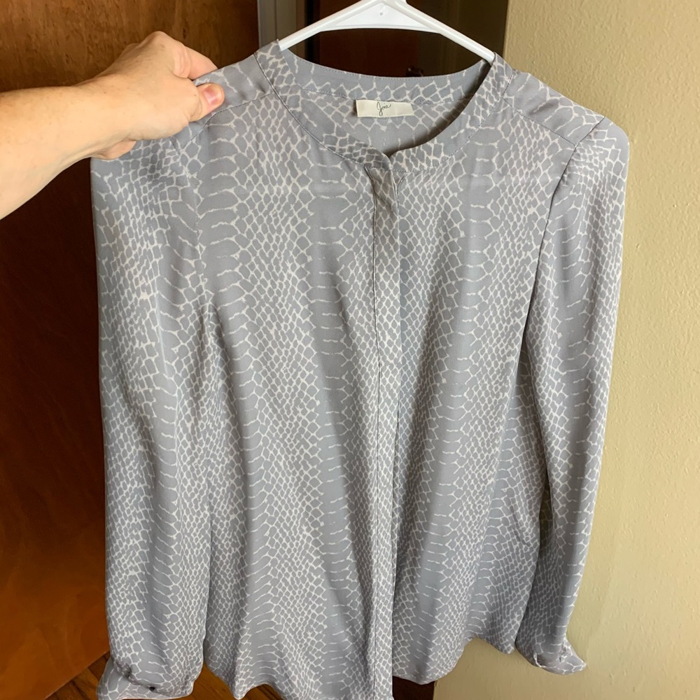 Josie grey and white snake print blouse.